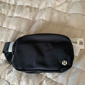 Lululemon Everywhere Belt Bag in Black